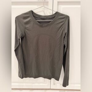 Women’s Long Sleeve Crewneck Top - Dark Gray
